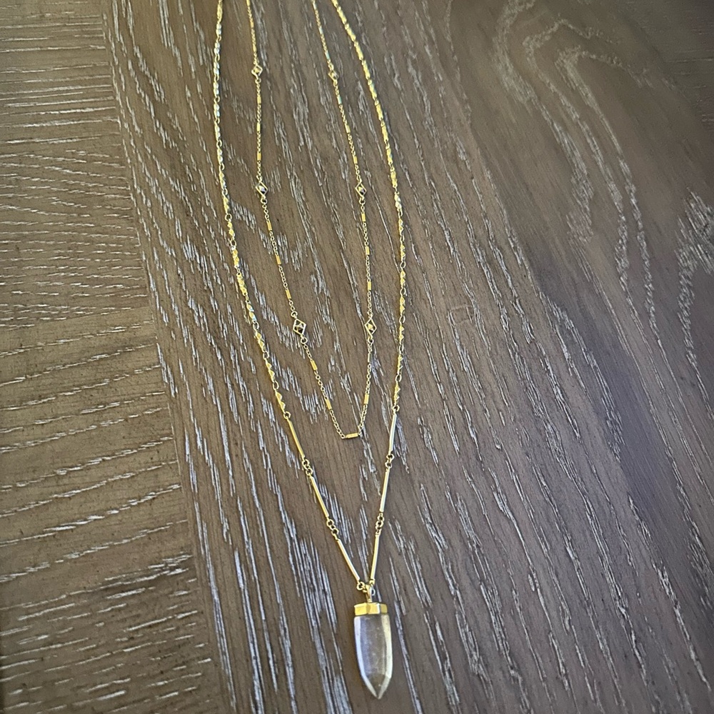 Kendra Scott Elegant Gold Layered Necklace with Pendant
